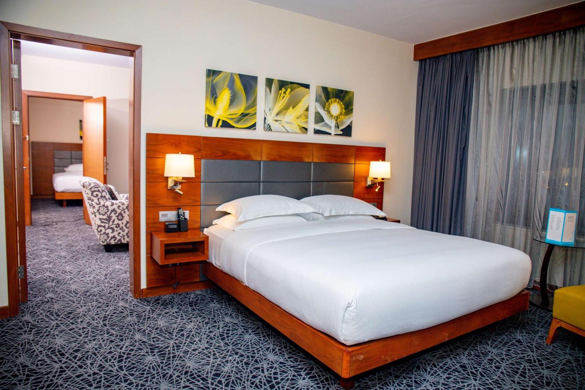 Hilton Garden Airport होटल