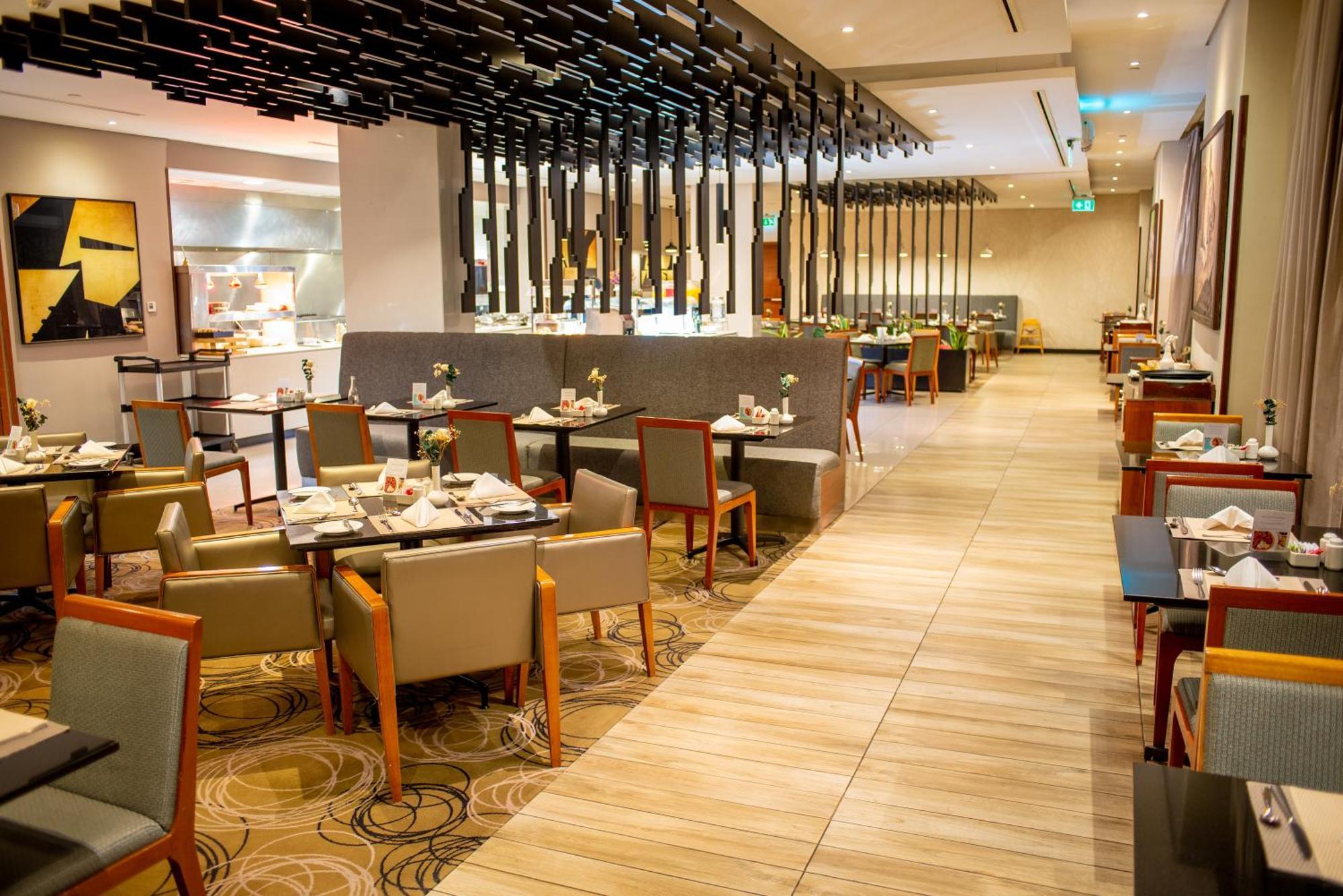 Hilton Garden Airport 4*